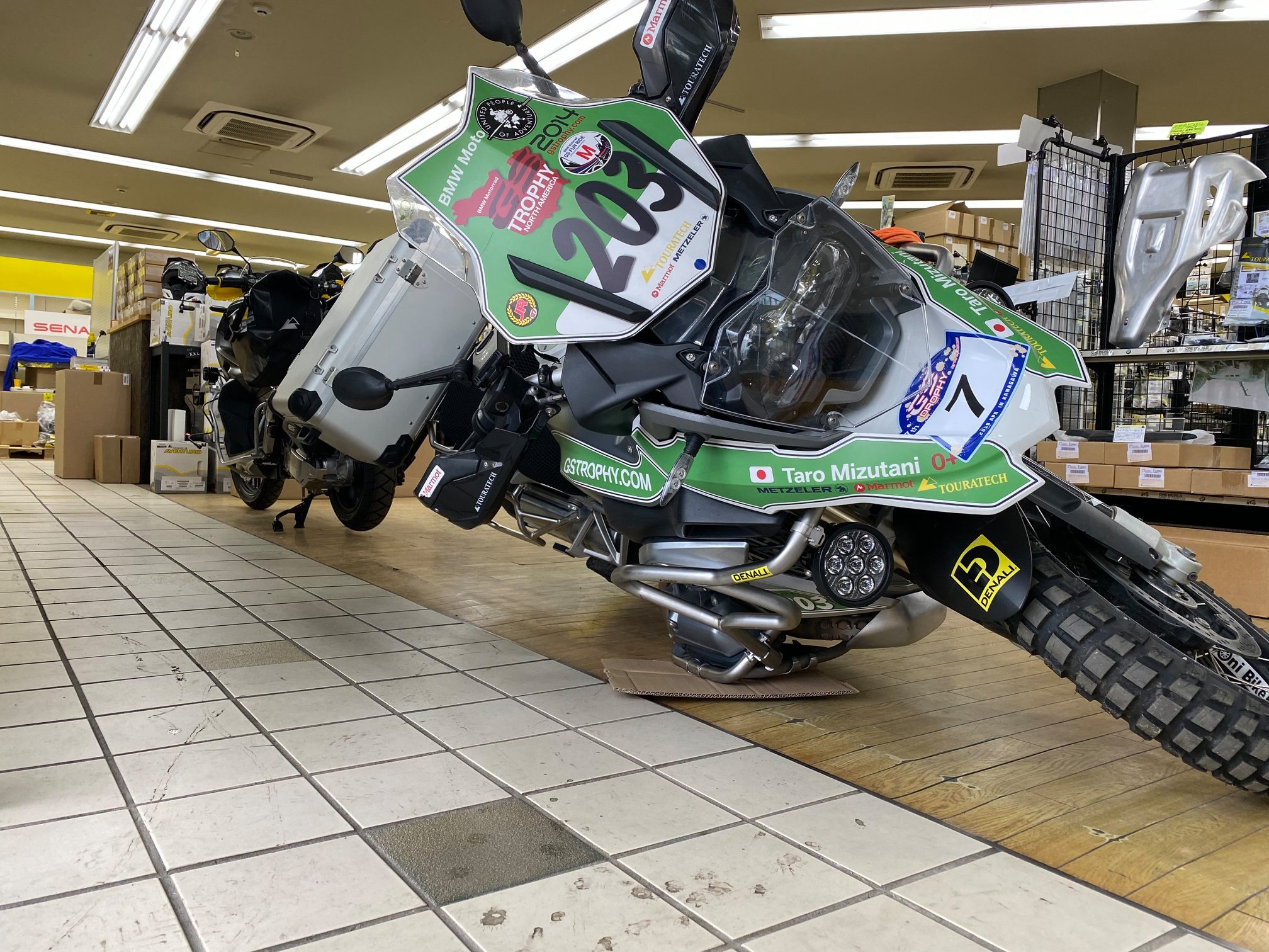 パニア・トップケースの接地テスト – TOURATECH JAPAN